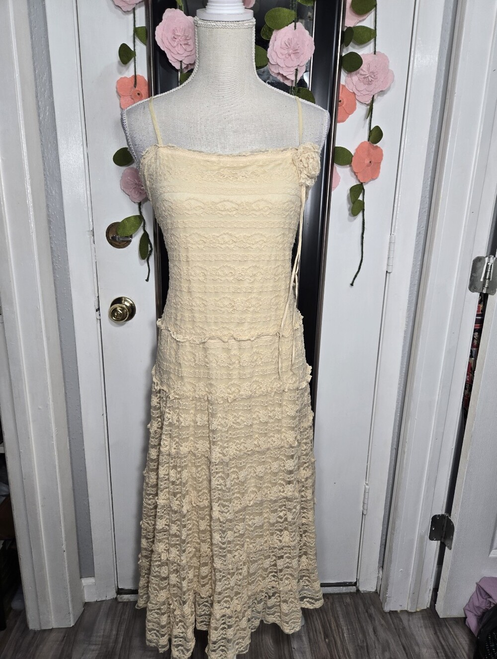 Max Studio Lace Sleeveless Midi Dress Cream Color Flower Detail Sz L